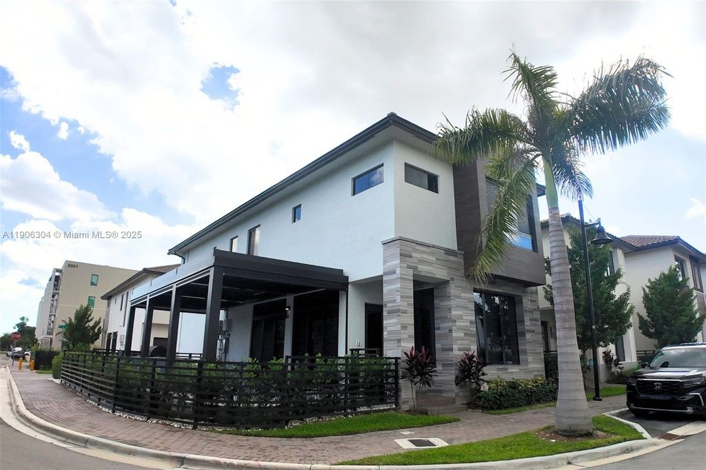 8002 NW 43rd St, Doral, FL 33166