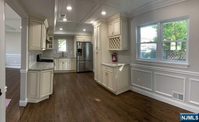 10 White Oak Drive, Lodi, NJ 07644