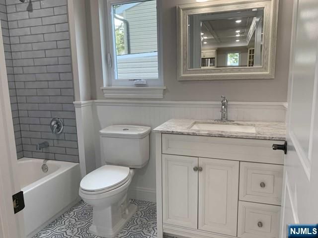 10 White Oak Drive, Lodi, NJ 07644