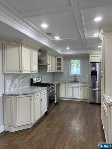10 White Oak Drive, Lodi, NJ 07644