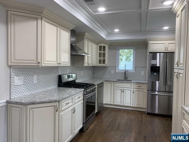 10 White Oak Drive, Lodi, NJ 07644