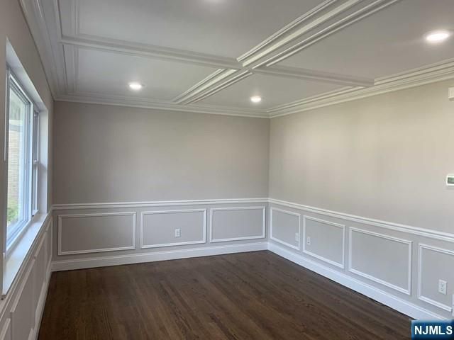 10 White Oak Drive, Lodi, NJ 07644