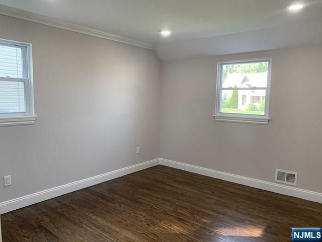 10 White Oak Drive, Lodi, NJ 07644