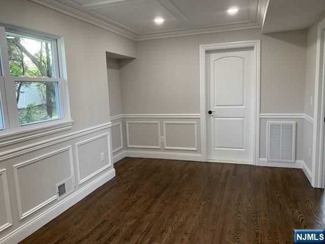 10 White Oak Drive, Lodi, NJ 07644
