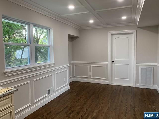 10 White Oak Drive, Lodi, NJ 07644