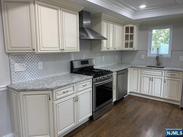 10 White Oak Drive, Lodi, NJ 07644