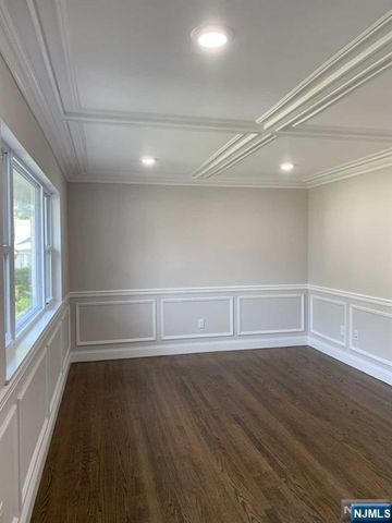 10 White Oak Drive, Lodi, NJ 07644