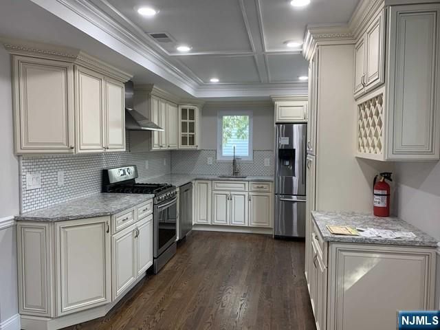 10 White Oak Drive, Lodi, NJ 07644