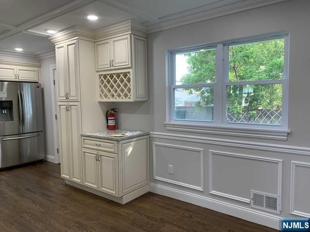 10 White Oak Drive, Lodi, NJ 07644