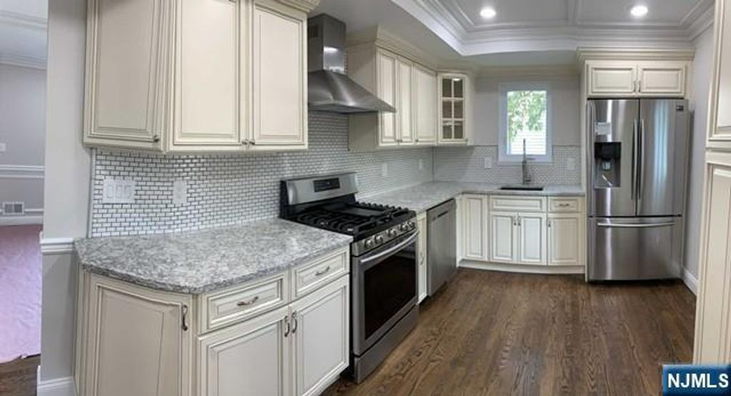 10 White Oak Drive, Lodi, NJ 07644
