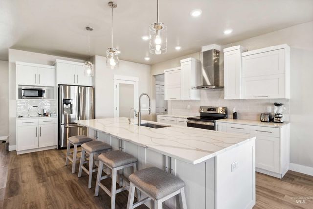 704 Midnight Sun Loop, Twin Falls, ID 83301