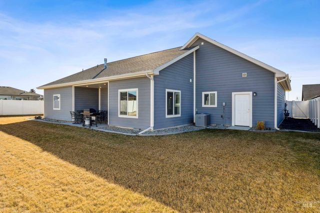704 Midnight Sun Loop, Twin Falls, ID 83301