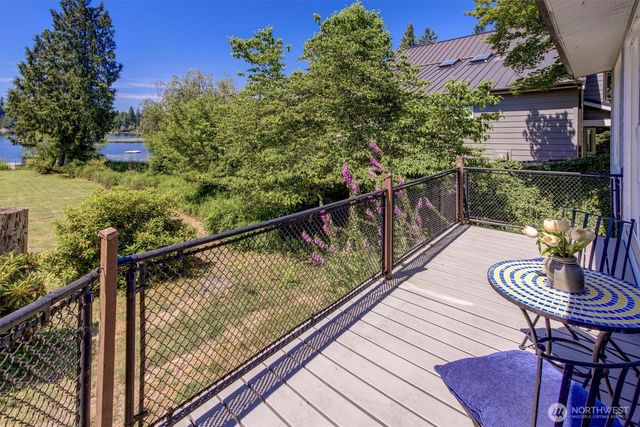 11321 E Lake Joy Drive NE, Carnation, WA 98014
