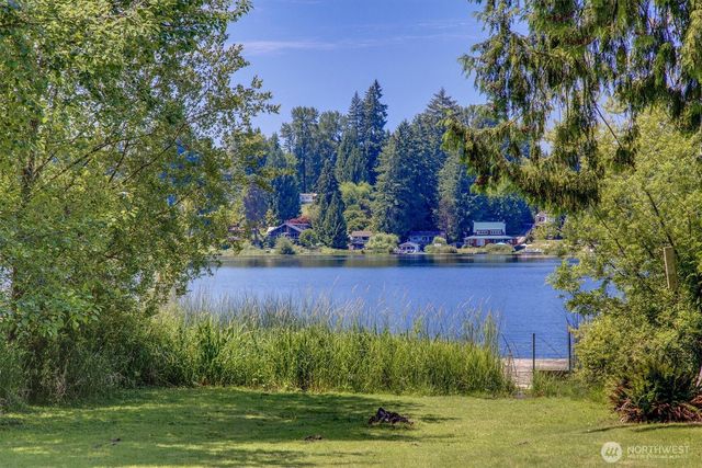 11321 E Lake Joy Drive NE, Carnation, WA 98014