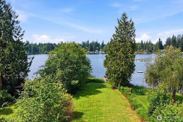 11321 E Lake Joy Drive NE, Carnation, WA 98014