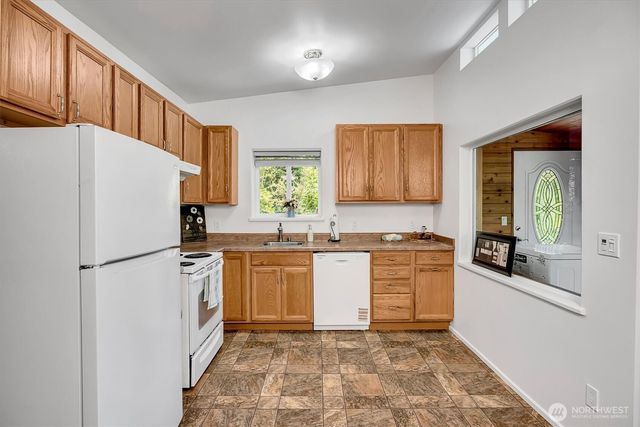 11321 E Lake Joy Drive NE, Carnation, WA 98014