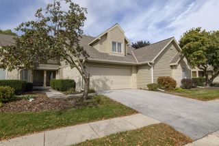 N22W24144 Cloister CIRCLE #6C, Pewaukee, WI 53072