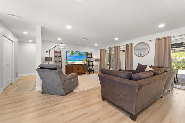 8648 14TH WAY N FL, St Petersburg, FL 33702