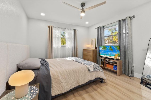 8648 14TH WAY N FL, St Petersburg, FL 33702