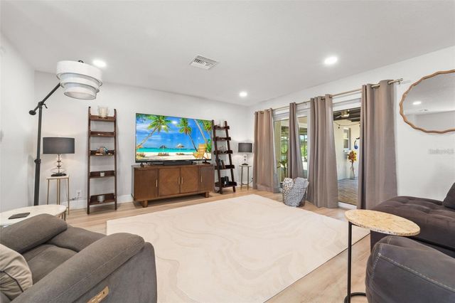 8648 14TH WAY N FL, St Petersburg, FL 33702