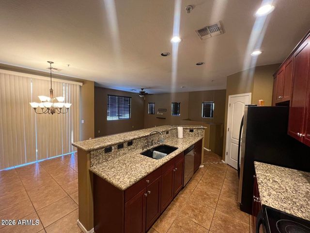 8153 W GROOM CREEK Road, Phoenix, AZ 85043