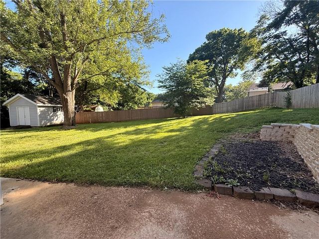6215 NW 65th Street, Kansas City, MO 64151