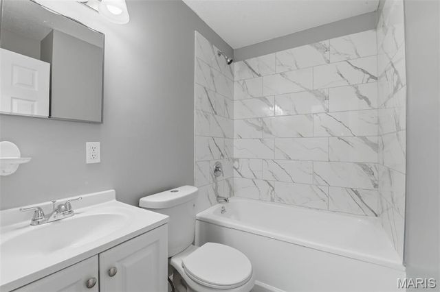 4815 Orange Blossom Lane, Hazelwood, MO 63042