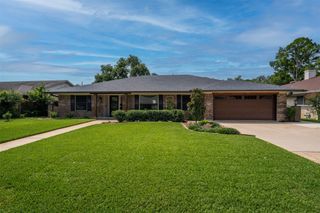 104 W Lilly Lane, Arlington, TX 76010