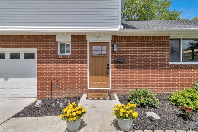 10 Laurelton Drive, West Seneca, NY 14224