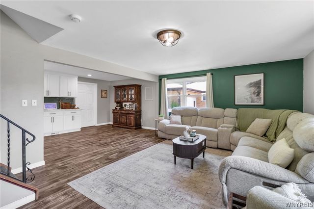 10 Laurelton Drive, West Seneca, NY 14224