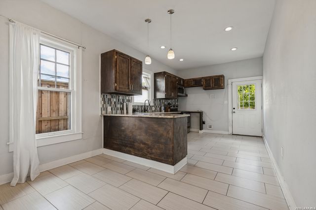 830 E Erie Ave, San Antonio, TX 78212