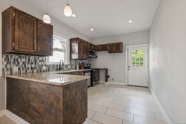 830 E Erie Ave, San Antonio, TX 78212