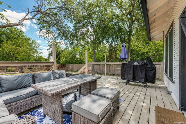 830 E Erie Ave, San Antonio, TX 78212