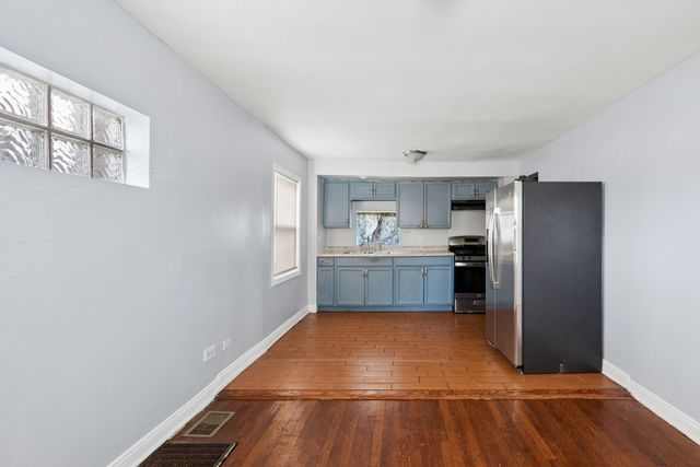 10107 S Paxton Avenue, Chicago, IL 60617