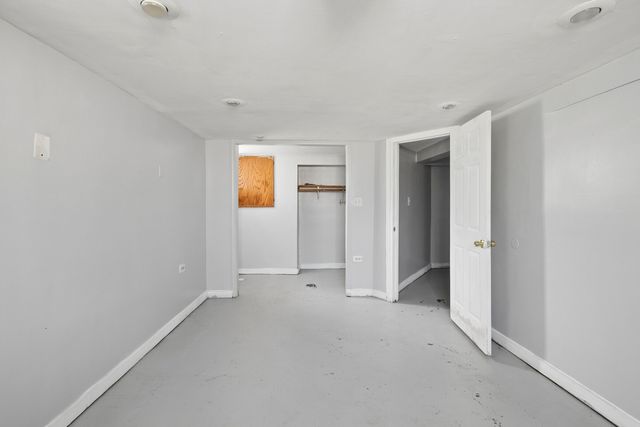 10107 S Paxton Avenue, Chicago, IL 60617