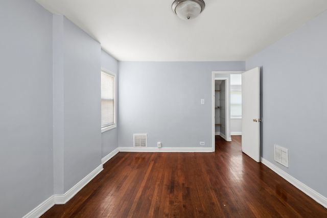10107 S Paxton Avenue, Chicago, IL 60617