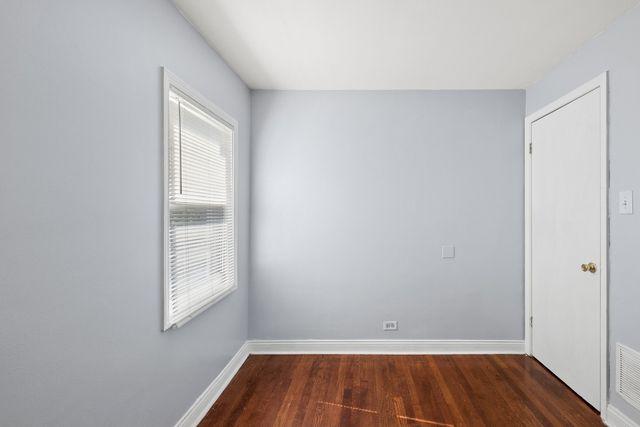 10107 S Paxton Avenue, Chicago, IL 60617