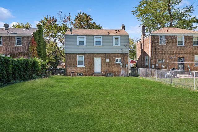 10107 S Paxton Avenue, Chicago, IL 60617