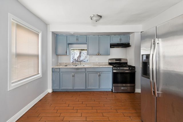 10107 S Paxton Avenue, Chicago, IL 60617