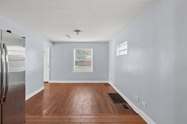 10107 S Paxton Avenue, Chicago, IL 60617