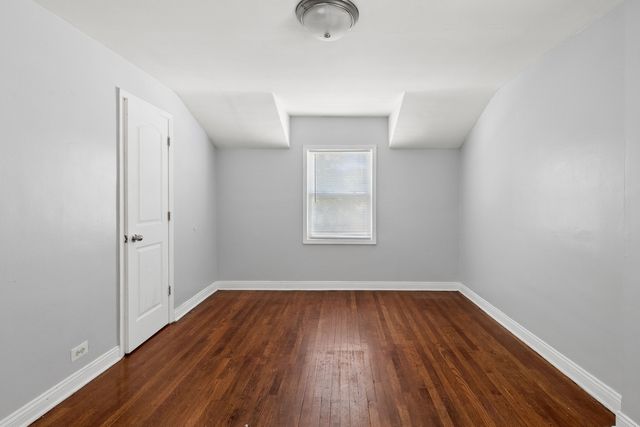 10107 S Paxton Avenue, Chicago, IL 60617