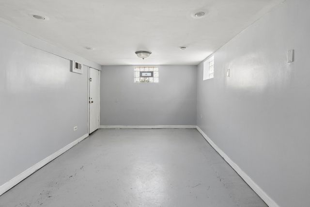10107 S Paxton Avenue, Chicago, IL 60617