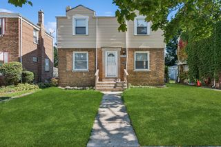 10107 S Paxton Avenue, Chicago, IL 60617