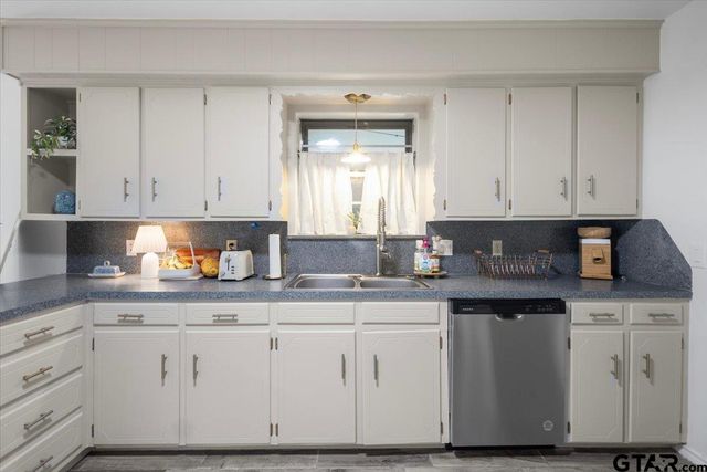 8209 Clemson Dr., Tyler, TX 75703