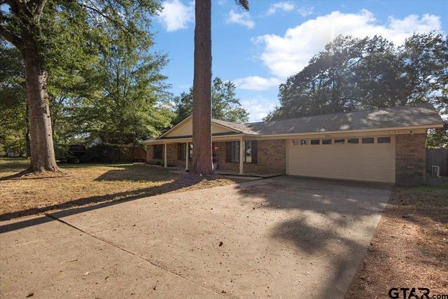 8209 Clemson Dr., Tyler, TX 75703
