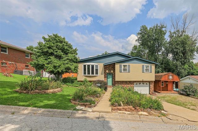 4915 Hill Drive, Godfrey, IL 62035