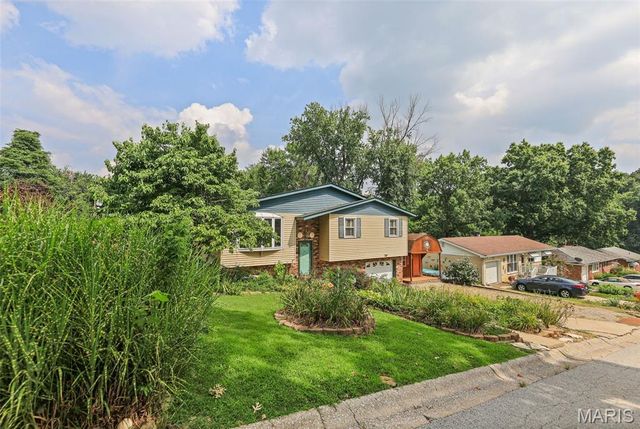 4915 Hill Drive, Godfrey, IL 62035