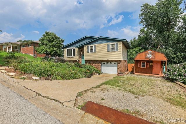 4915 Hill Drive, Godfrey, IL 62035