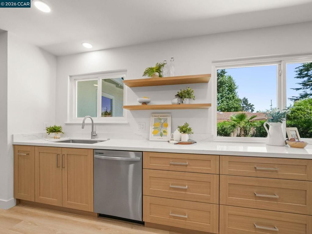 Image 16 of property listing at 136 Arbolado Dr, Walnut Creek, CA 94598