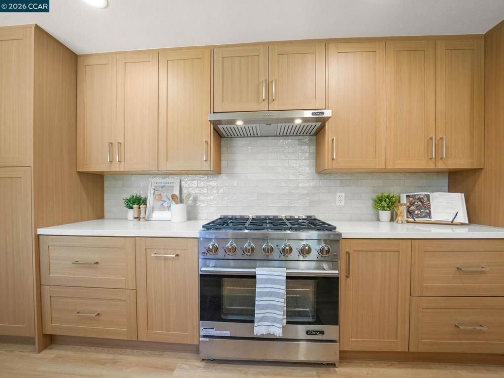 Image 17 of property listing at 136 Arbolado Dr, Walnut Creek, CA 94598